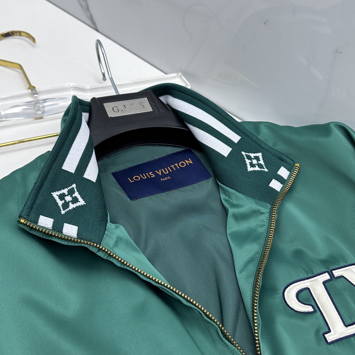 🆕LV路易威登 2026早春休闲系列，最新时尚立领夹克外套.大胆前卫的撞色设计，处处细节显工艺足够的高级