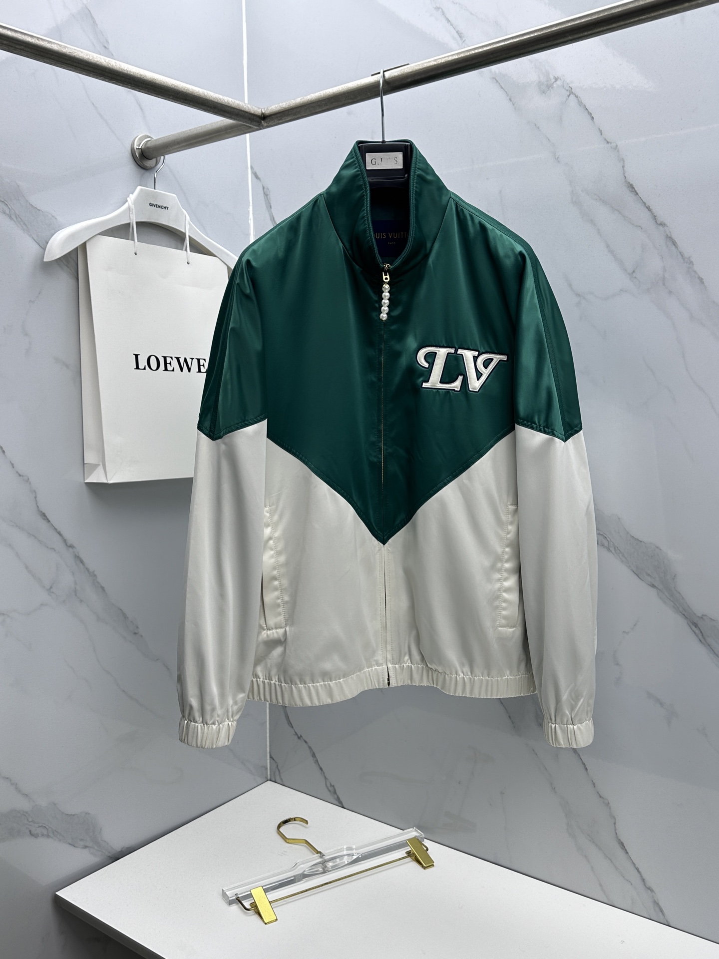 🆕LV路易威登 2026早春休闲系列，最新时尚立领夹克外套.大胆前卫的撞色设计，处处细节显工艺足够的高级