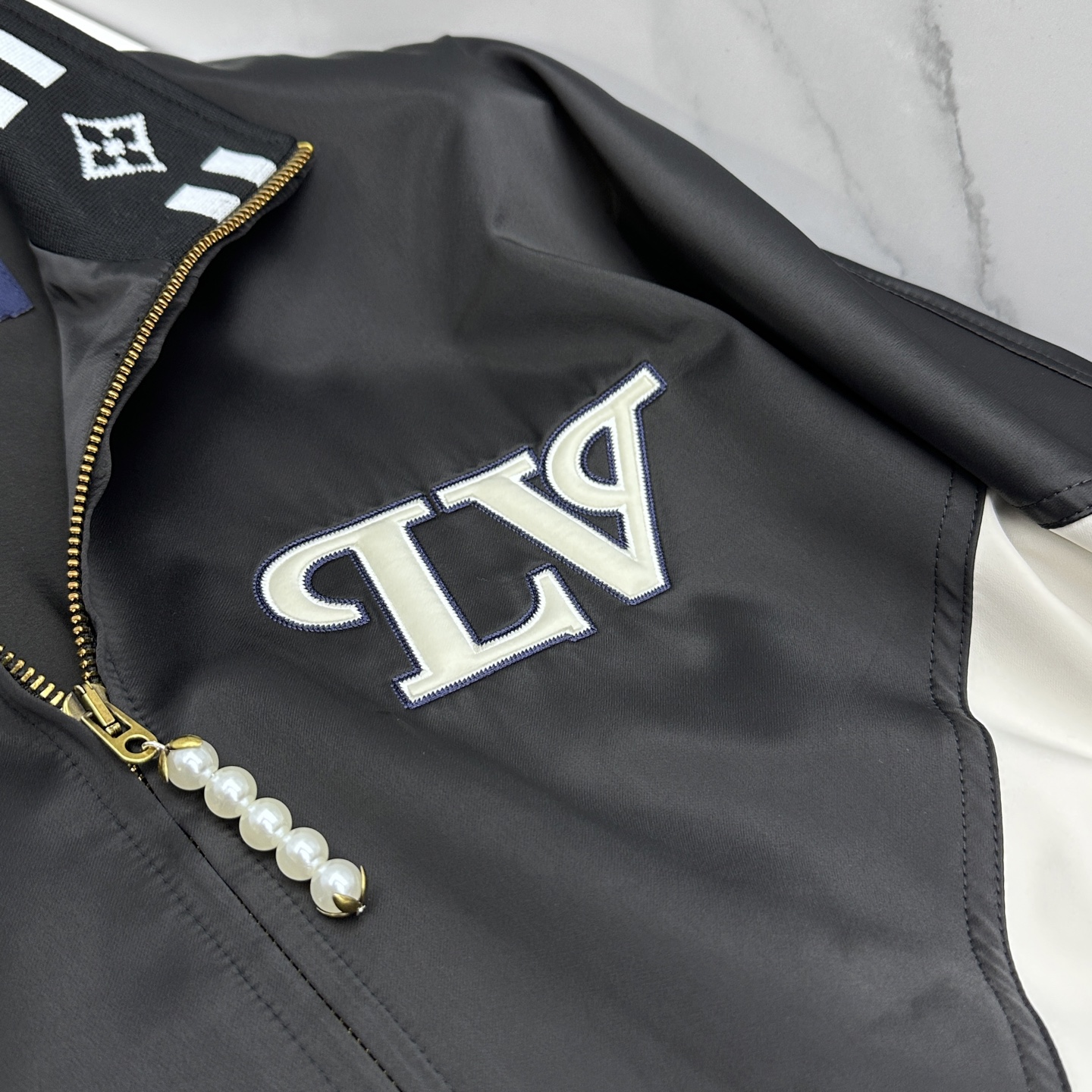 🆕LV路易威登 2026早春休闲系列，最新时尚立领夹克外套.大胆前卫的撞色设计，处处细节显工艺足够的高级