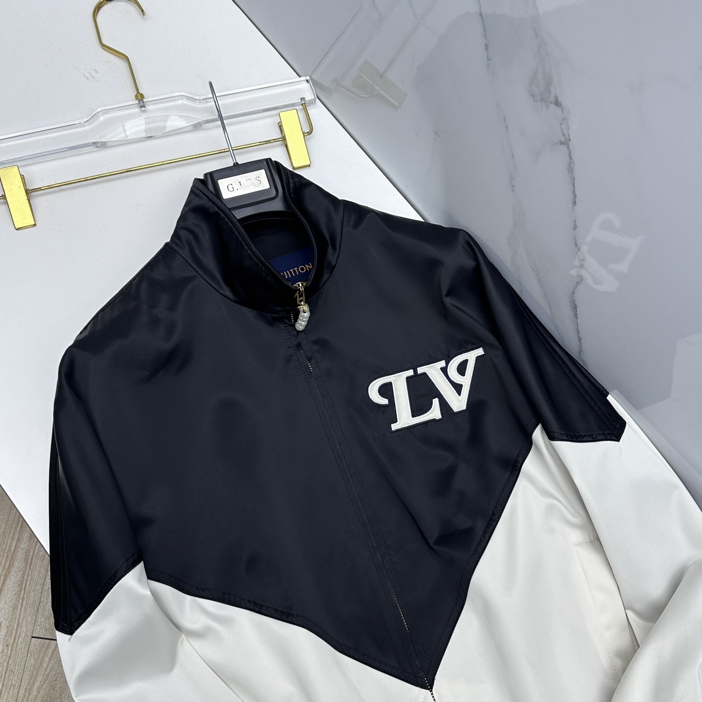 🆕LV路易威登 2026早春休闲系列，最新时尚立领夹克外套.大胆前卫的撞色设计，处处细节显工艺足够的高级