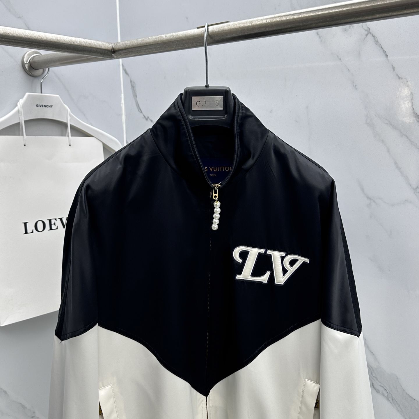 🆕LV路易威登 2026早春休闲系列，最新时尚立领夹克外套.大胆前卫的撞色设计，处处细节显工艺足够的高级