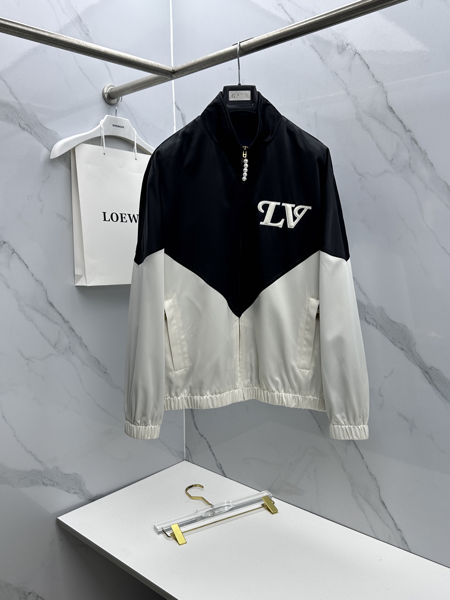 🆕LV路易威登 2026早春休闲系列，最新时尚立领夹克外套.大胆前卫的撞色设计，处处细节显工艺足够的高级