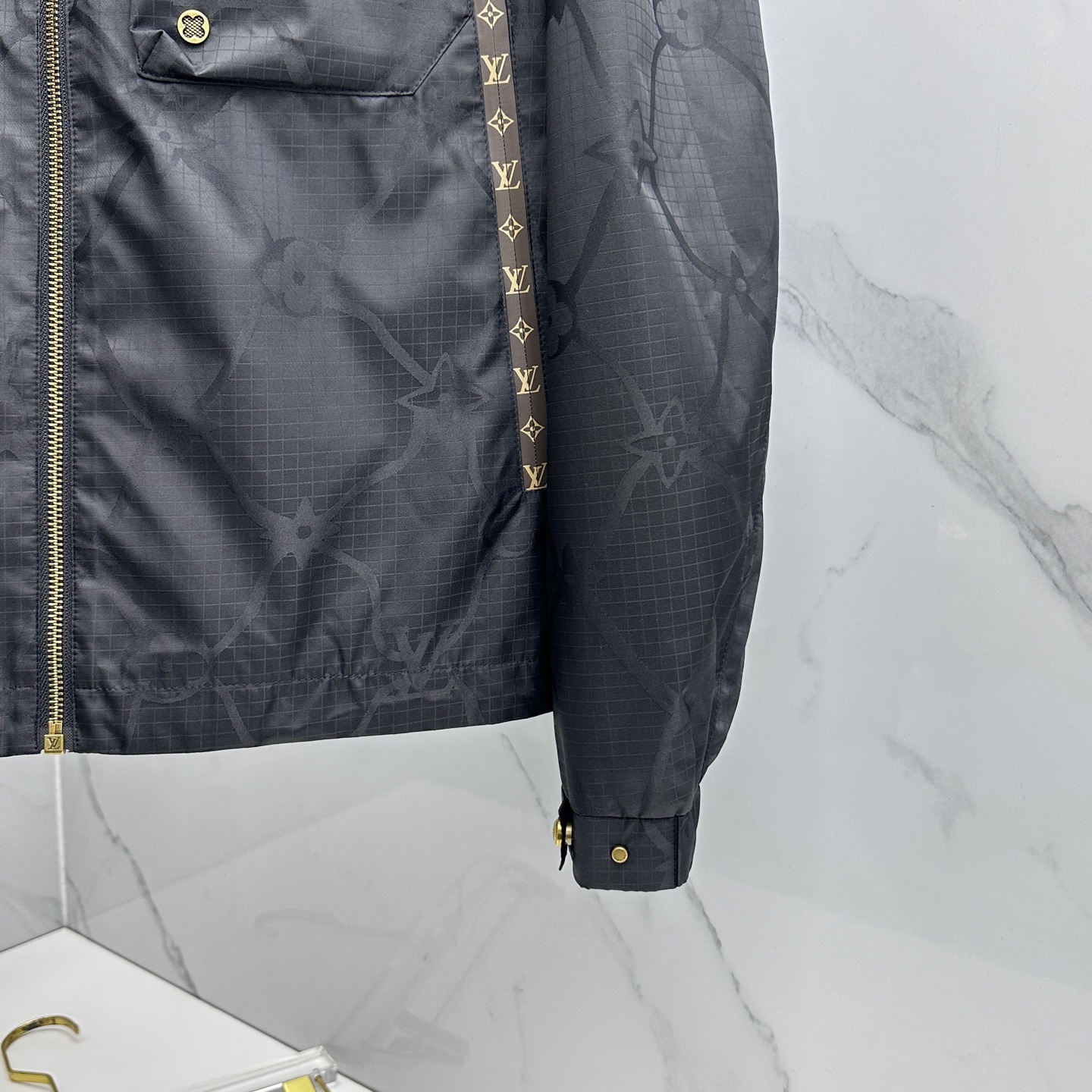 🆕LV路易威登 2026早春休闲系列，最新时尚连帽夹克外套.提花棉料，老花元素交叉提升整体的调性，处处细