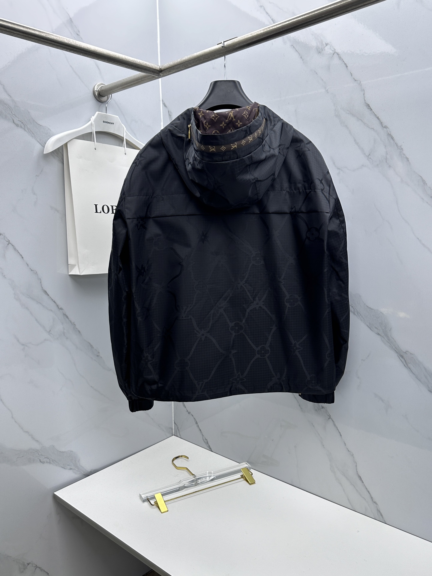 🆕LV路易威登 2026早春休闲系列，最新时尚连帽夹克外套.提花棉料，老花元素交叉提升整体的调性，处处细