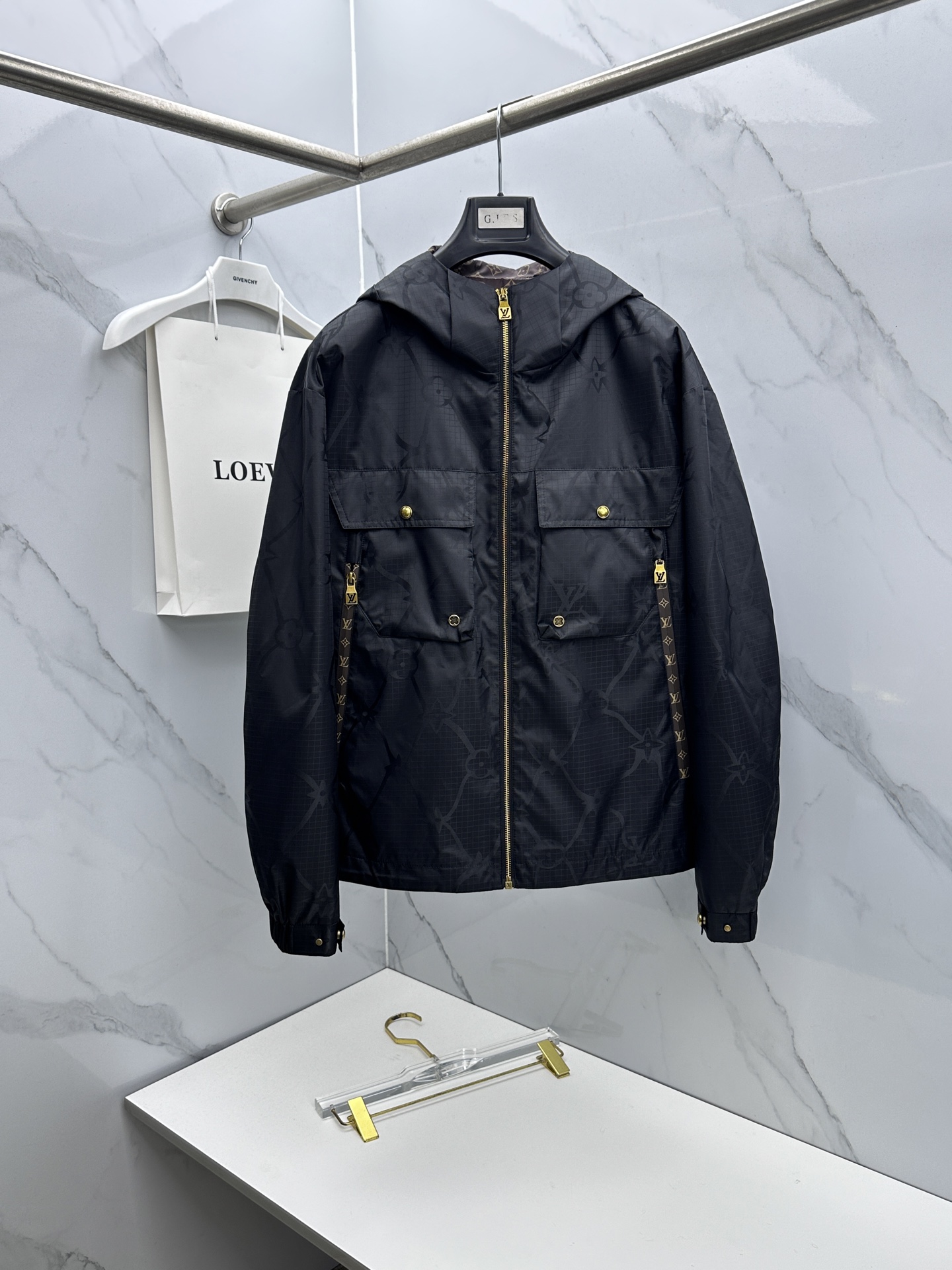 🆕LV路易威登 2026早春休闲系列，最新时尚连帽夹克外套.提花棉料，老花元素交叉提升整体的调性，处处细