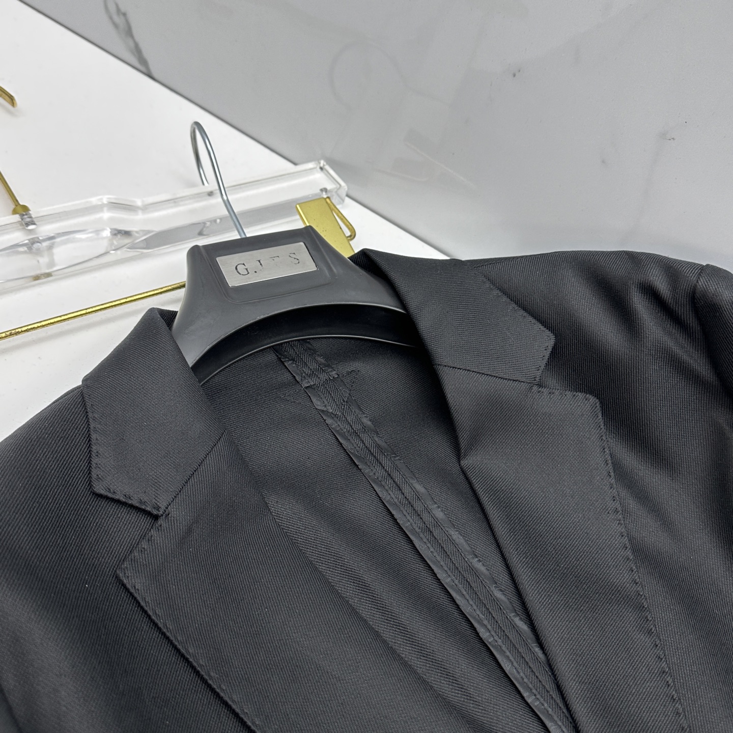 🆕Prada普拉达 2026早春系列，最新时尚男款西装外套.定织定染面料。简单素色 处处细节显工艺足够的