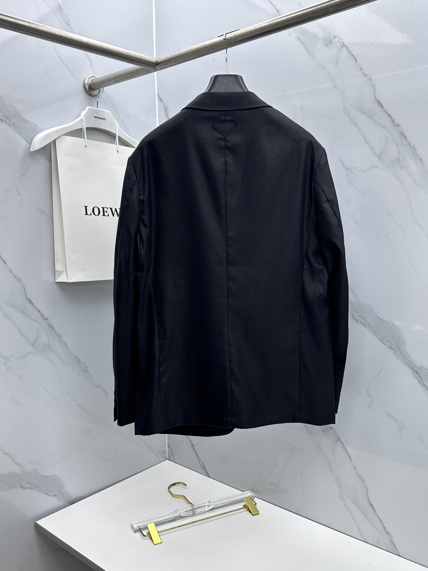 🆕Prada普拉达 2026早春系列，最新时尚男款西装外套.定织定染面料。简单素色 处处细节显工艺足够的