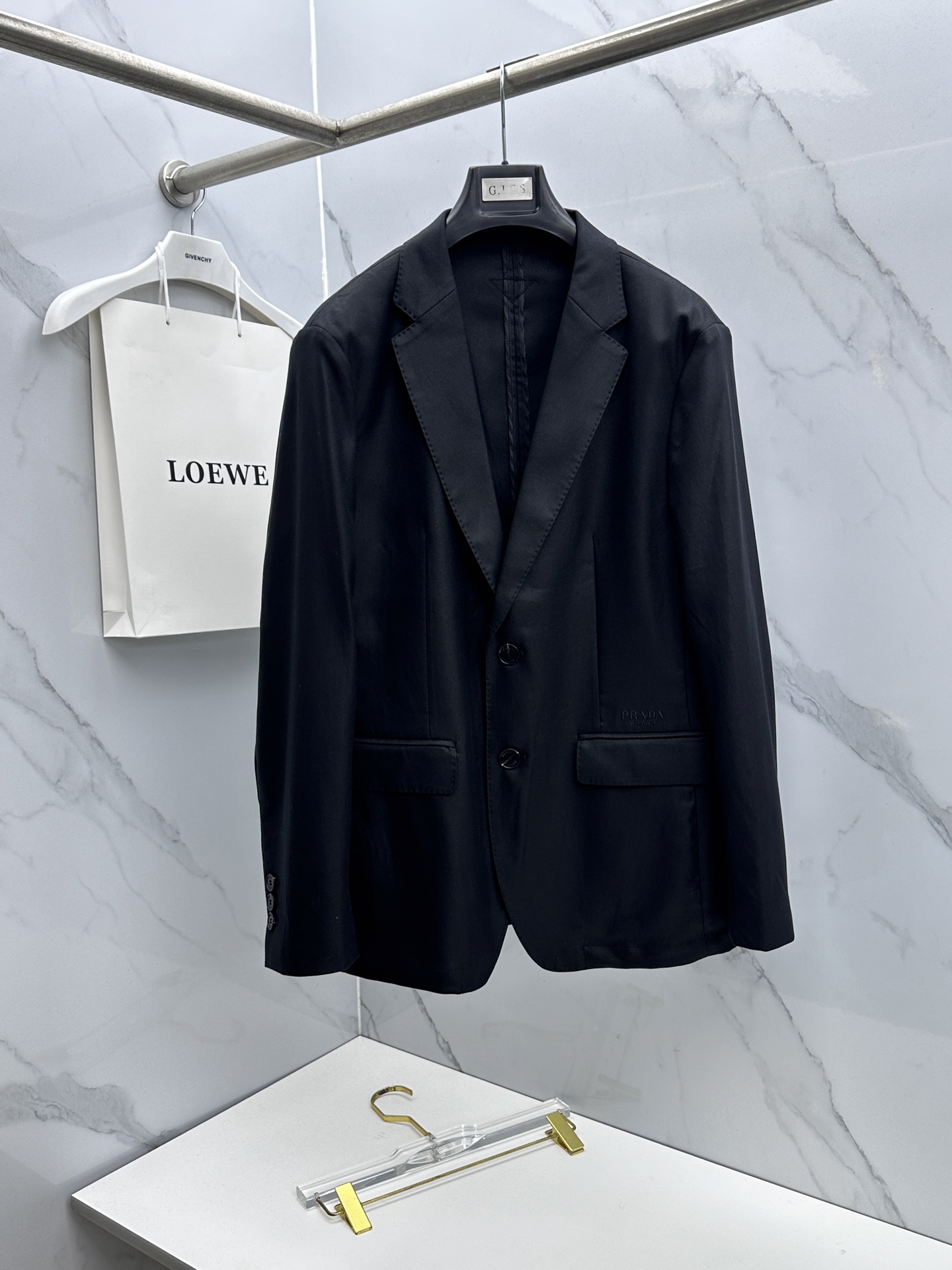 🆕Prada普拉达 2026早春系列，最新时尚男款西装外套.定织定染面料。简单素色 处处细节显工艺足够的