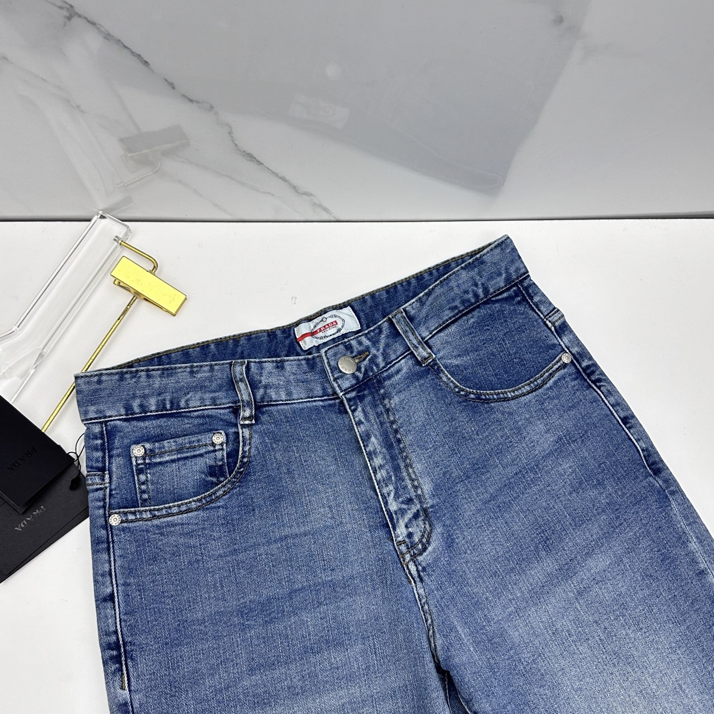 🆕Prada普拉达 🔥高端定制、26早春新款薄款牛仔裤 柜台同步发售 原版定制复刻 客供五金辅料 原单品
