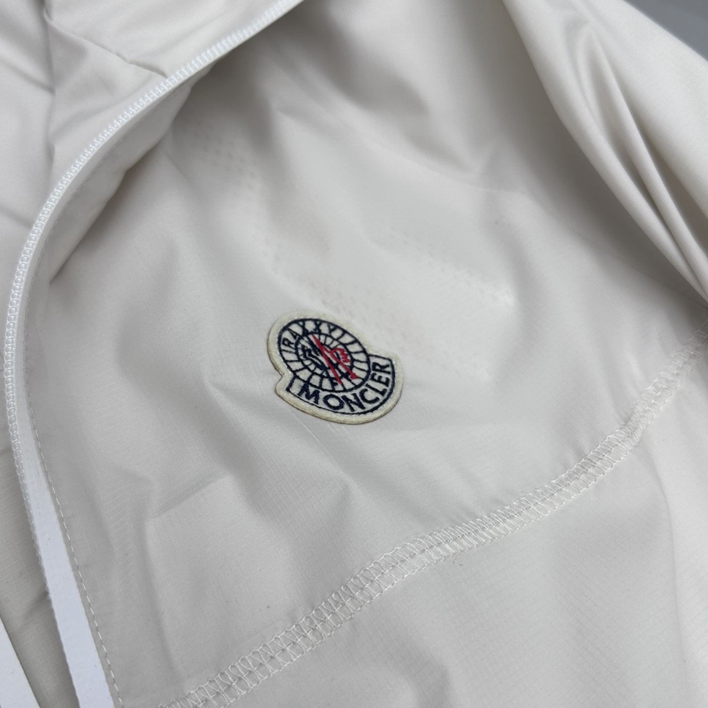 🆕Moncler蒙口 2026早春休闲系列，最新时尚立领夹克外套.处处细节显工艺足够的高级 结构性剪裁的