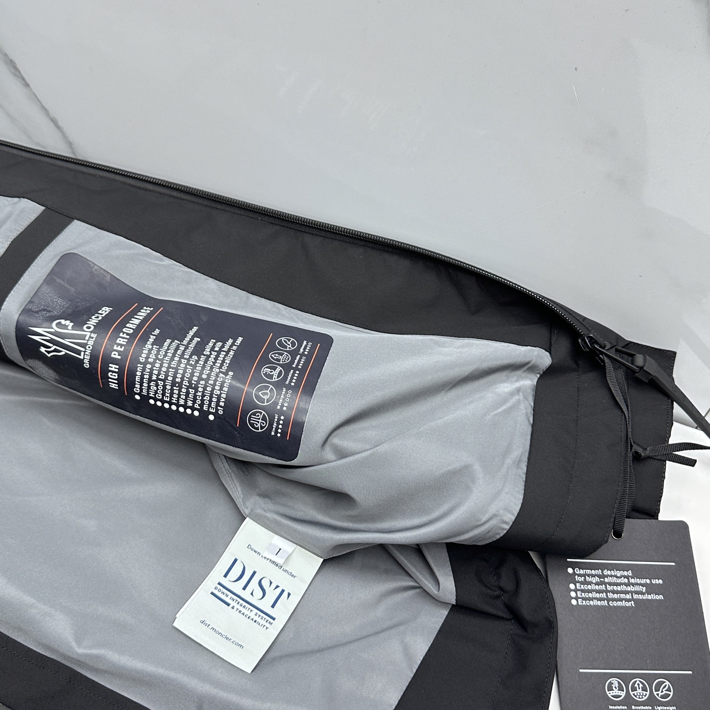 🆕Moncler蒙口 2026早春休闲系列，最新时尚连帽夹克外套.处处细节显工艺足够的高级 结构性剪裁的