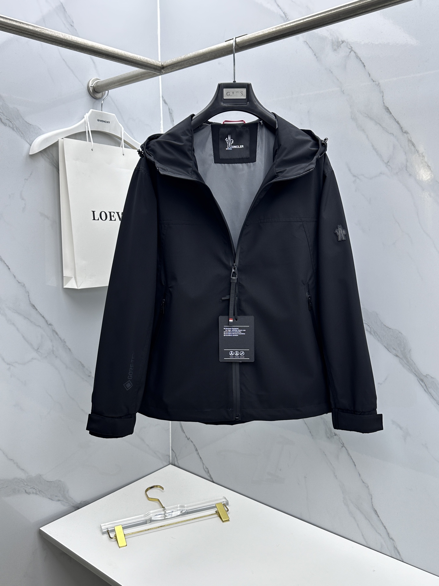 🆕Moncler蒙口 2026早春休闲系列，最新时尚连帽夹克外套.处处细节显工艺足够的高级 结构性剪裁的