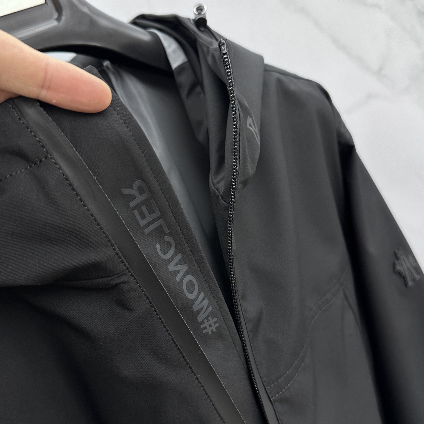 🆕Moncler蒙口 2026早春休闲系列，最新时尚连帽夹克外套.处处细节显工艺足够的高级 结构性剪裁的