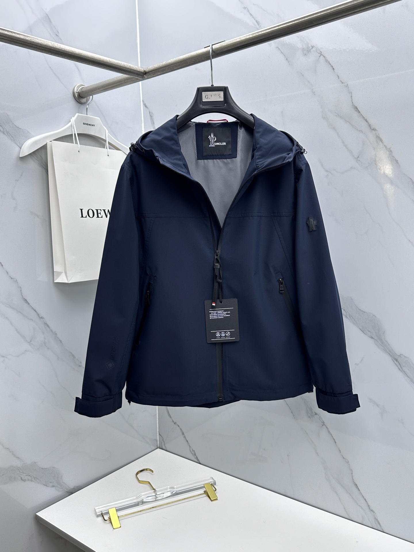 🆕Moncler蒙口 2026早春休闲系列，最新时尚连帽夹克外套.处处细节显工艺足够的高级 结构性剪裁的