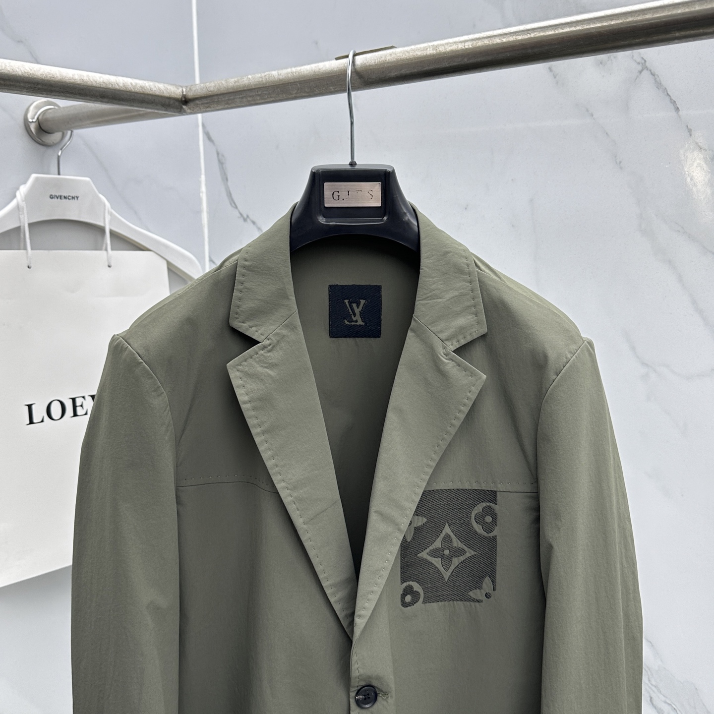 🆕LV路易威登 2026早春休闲系列，最新时尚男士西装外套.胸前logo刺绣设计，处处细节显工艺足够的高