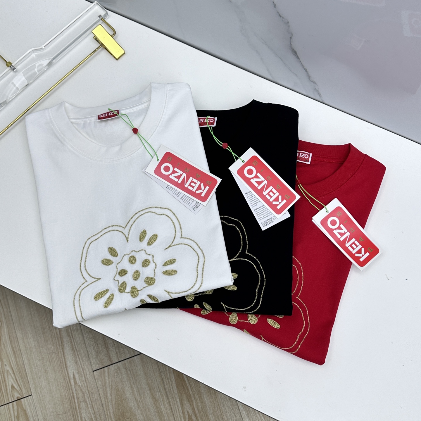 NO:733438,KENZO Weikuo, the latest short-sleeved round-neck T-shirt at the new debut counter, high-end customization, brand logo on the chest and heavy craftsmanship design, high-end long-staple cotton fabric. Soft to the touch. Comfortable to wear. Exquisite stitching at the counter level. Fine workmanship. Very wide and has a hammered feel!  A must-have item for a stylish man!  Complete with three standards, A7 original product, sizes S-XL, T-shirt, tees, t-shirt,19860909KENZO 微阔 新款首发专柜最新款短袖圆领T恤 高端订制 胸前品牌logo重工艺设计 高端长绒棉面料.手感柔软.穿着舒适.专柜级别精致车线.做工精细.挺阔有锤坠感！型男必备单品！三标齐全A7原单出品 尺码S-XL,,T-shirt,tees，t-shirt,,Men's clothing