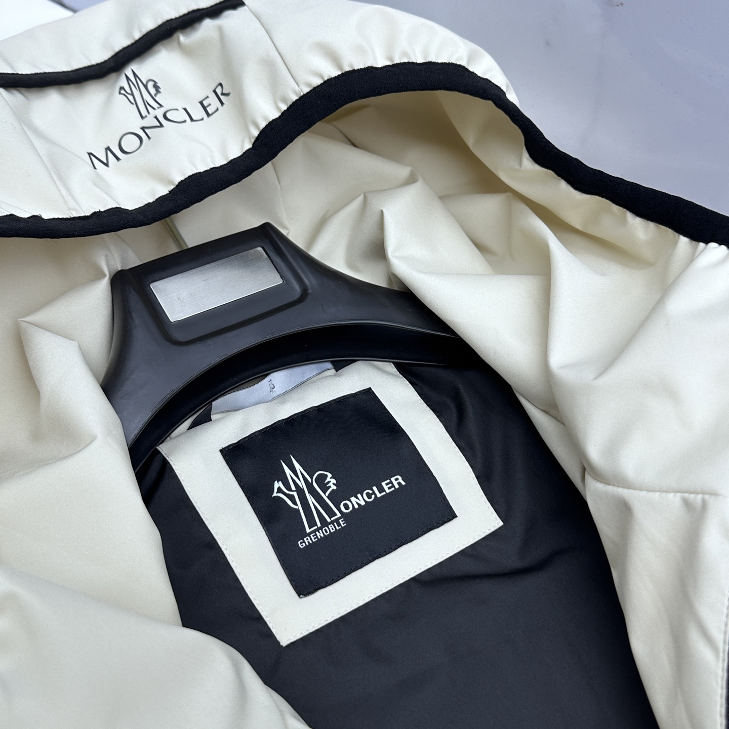 🆕Moncler蒙口 2026早春休闲系列，最新时尚连帽夹克外套.处处细节显工艺足够的高级 结构性剪裁的