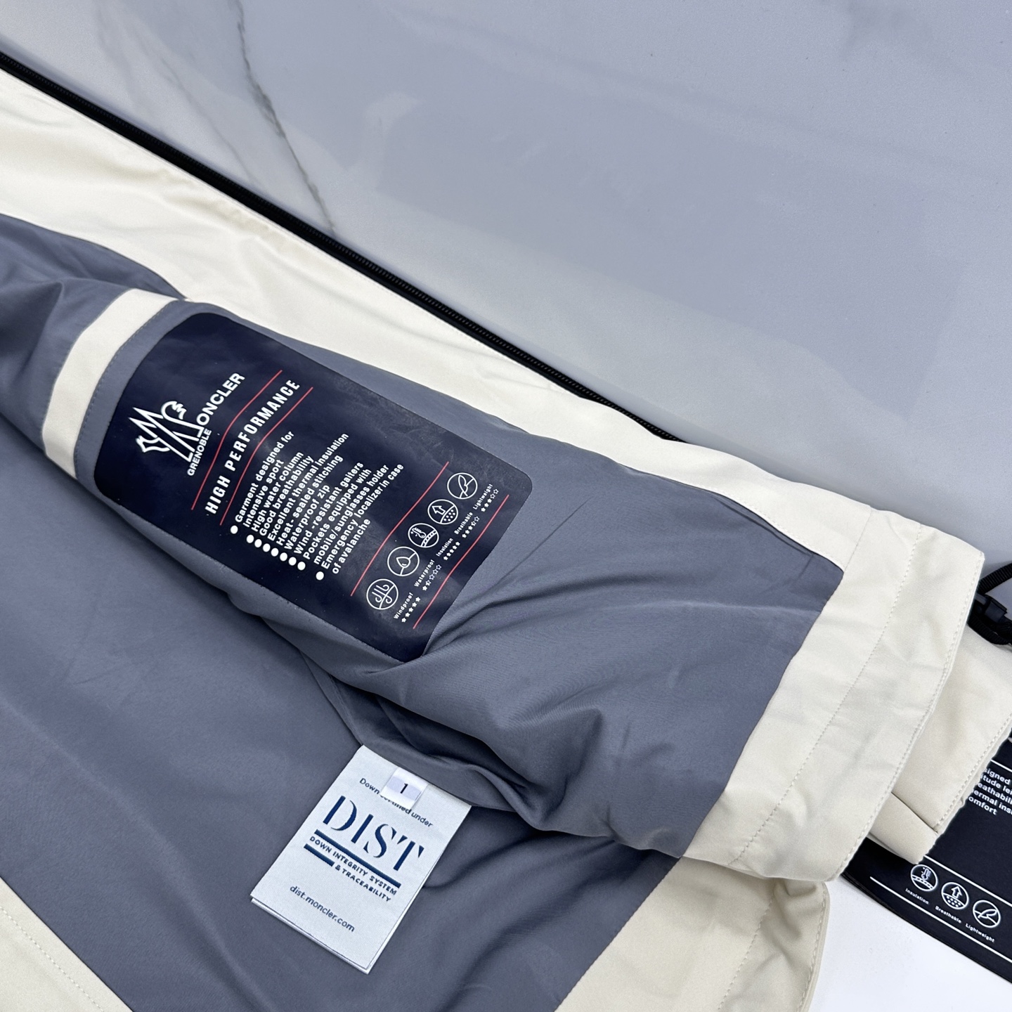 🆕Moncler蒙口 2026早春休闲系列，最新时尚连帽夹克外套.处处细节显工艺足够的高级 结构性剪裁的