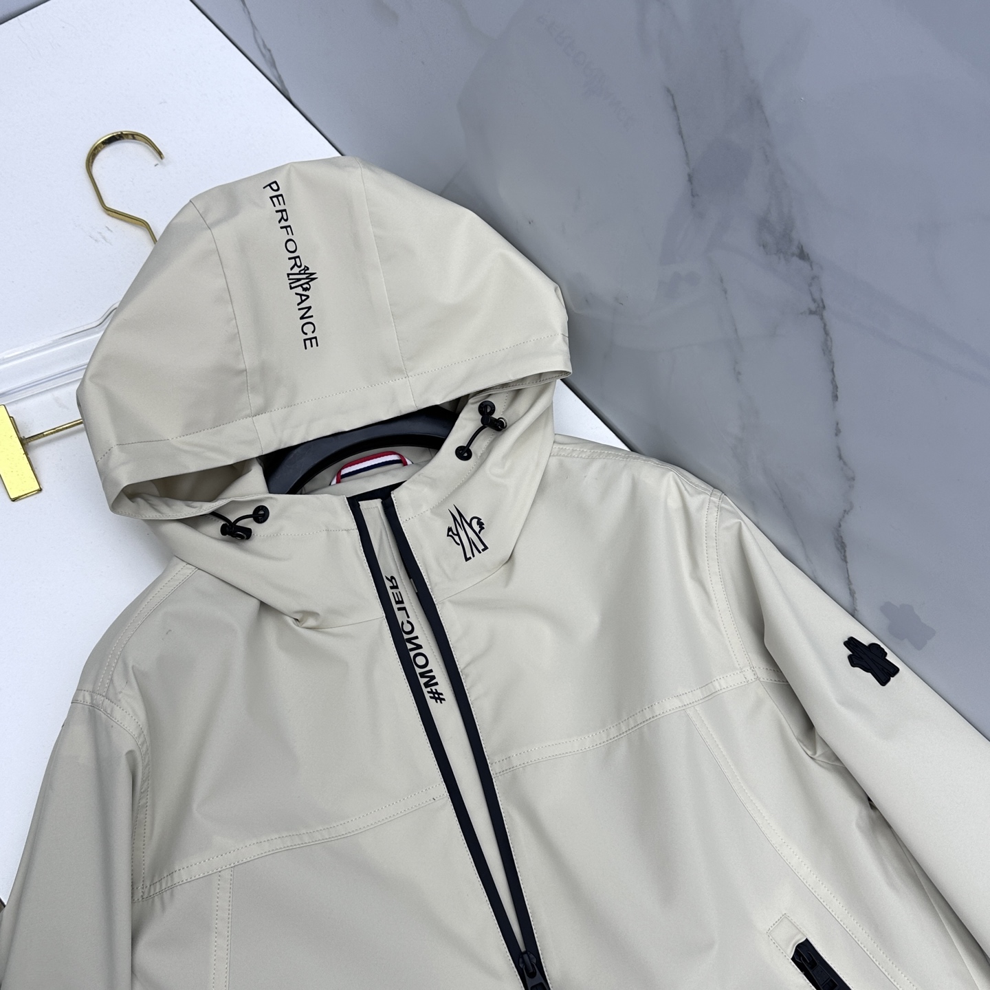 🆕Moncler蒙口 2026早春休闲系列，最新时尚连帽夹克外套.处处细节显工艺足够的高级 结构性剪裁的