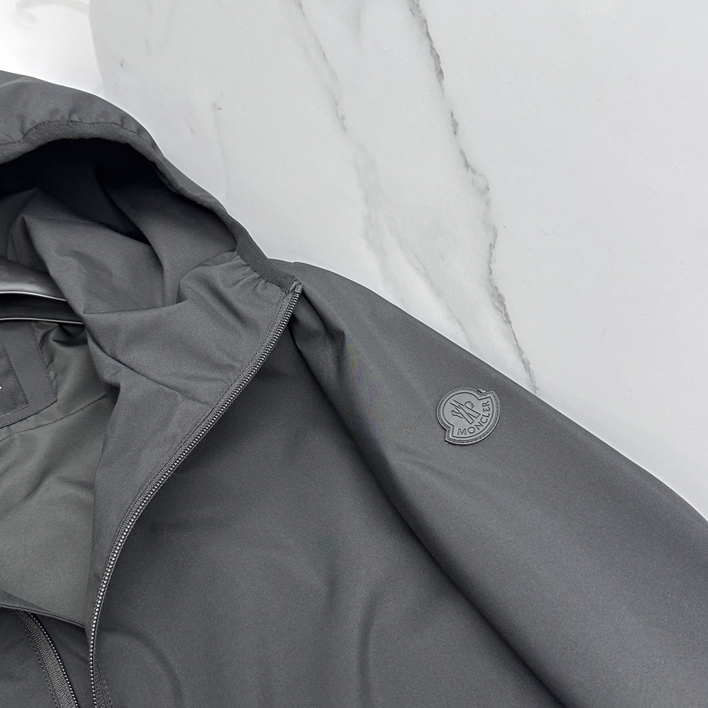 🆕Moncler蒙口 2026早春休闲系列，最新时尚连帽夹克外套.处处细节显工艺足够的高级 结构性剪裁的