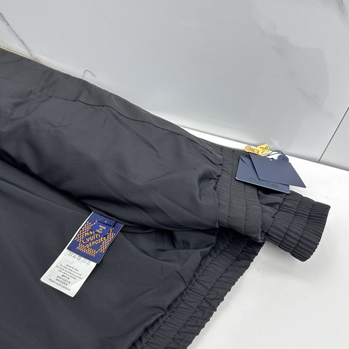 🆕LV路易威登 2026早春休闲系列，最新时尚立领夹克外套.处处细节显工艺足够的高级 结构性剪裁的设计改