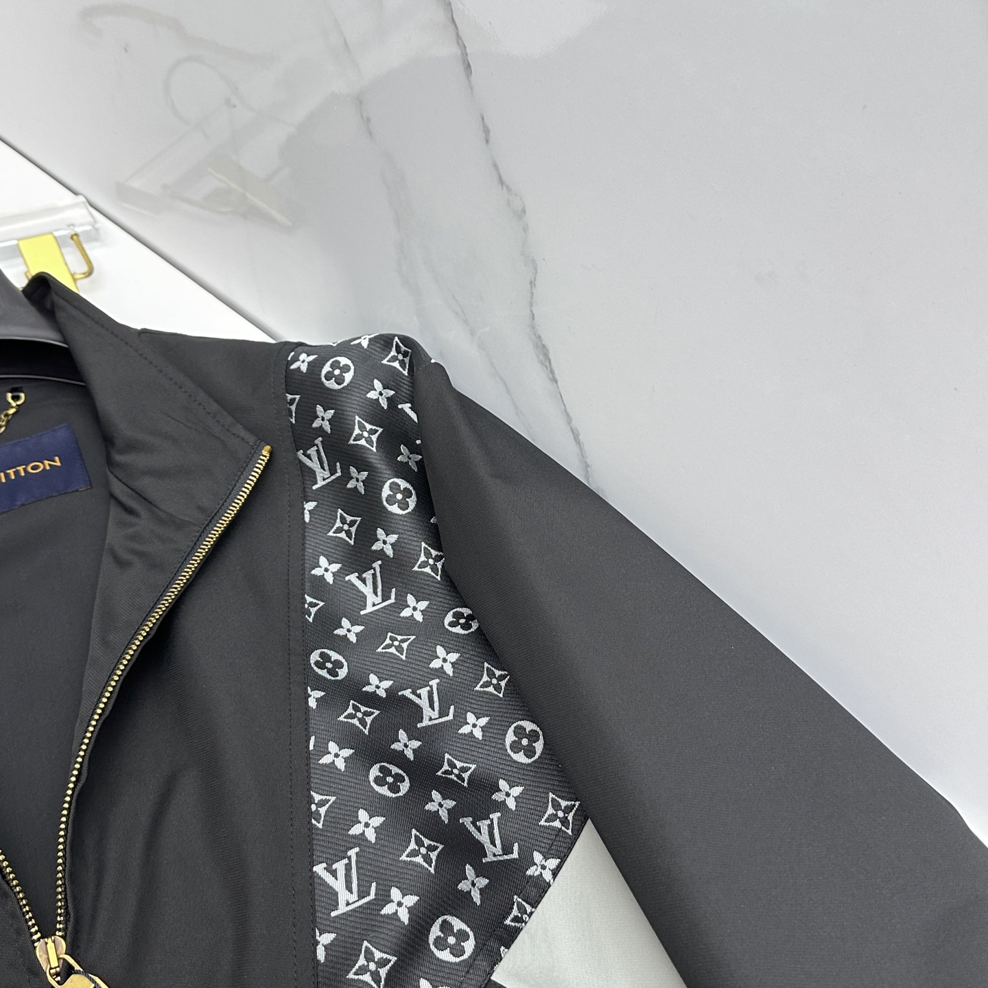 🆕LV路易威登 2026早春休闲系列，最新时尚立领夹克外套.处处细节显工艺足够的高级 结构性剪裁的设计改