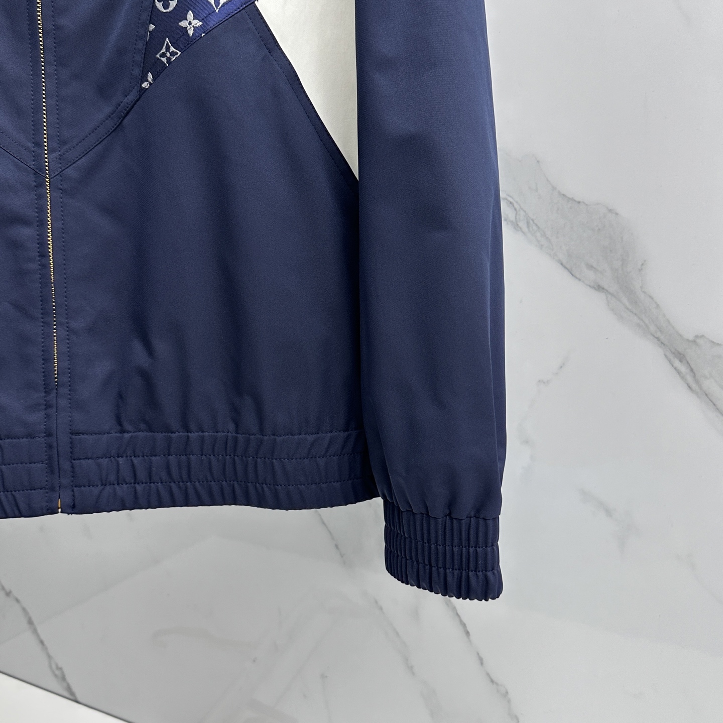 🆕LV路易威登 2026早春休闲系列，最新时尚立领夹克外套.处处细节显工艺足够的高级 结构性剪裁的设计改