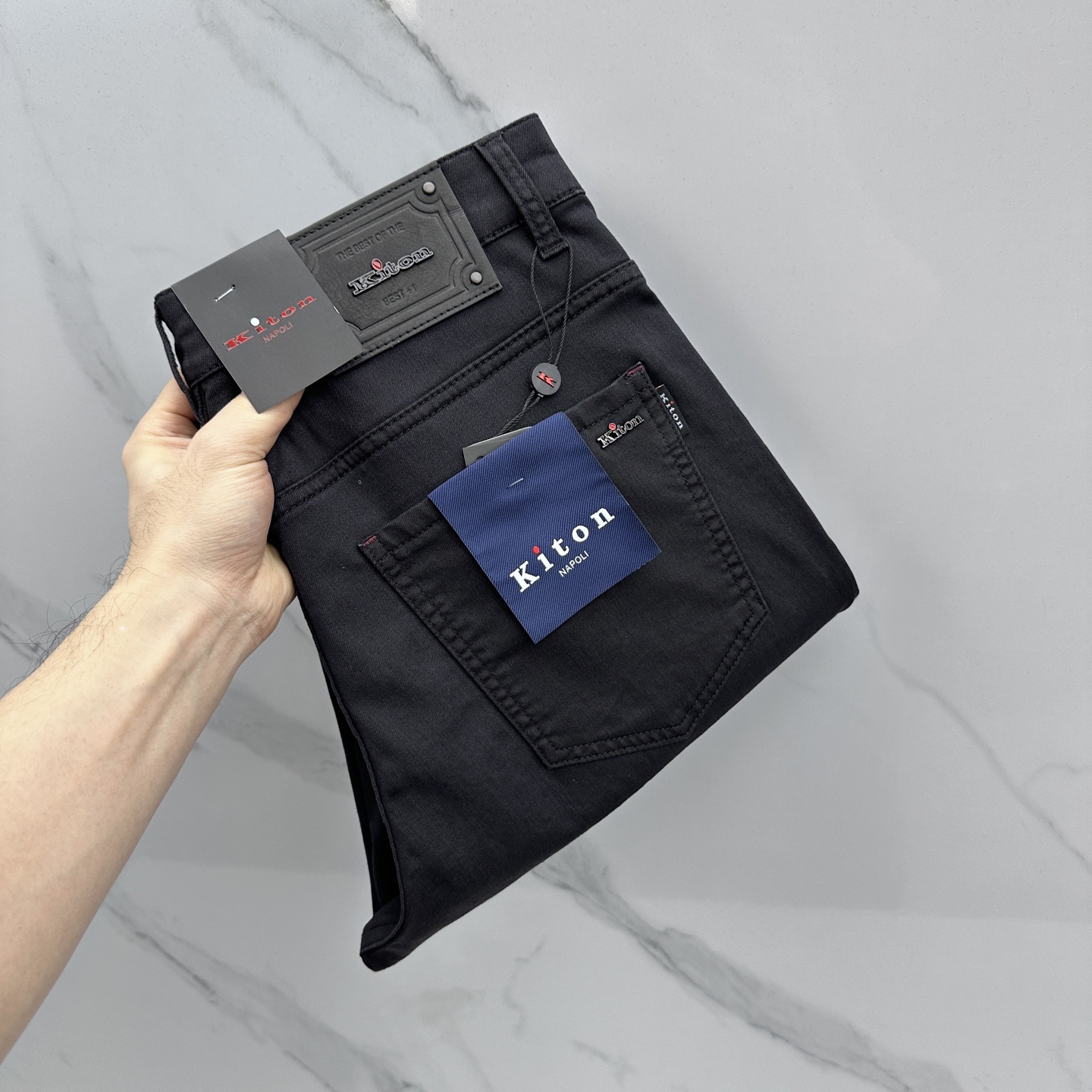 NO:733458,Kiton's high-end customization, 26th early spring new thin jeans, sold simultaneously at the counter, original custom-made replicas, customer-supplied hardware accessories, original quality, imported solid-color denim fabric, heavy washing, fine workmanship, and excellent upper body!  Preferred item, complete with three standards, AX size 30-38, no 37,,jeans,19860909Kiton 高端定制、26早春新款薄款牛仔裤 柜台同步发售 原版定制复刻 客供五金辅料 原单品质 进口固色牛仔面料 重工洗水 做工走线精细 上身绝佳！优选单品 三标齐全 AX 码数30-38无37,,jeans,,Men's clothing