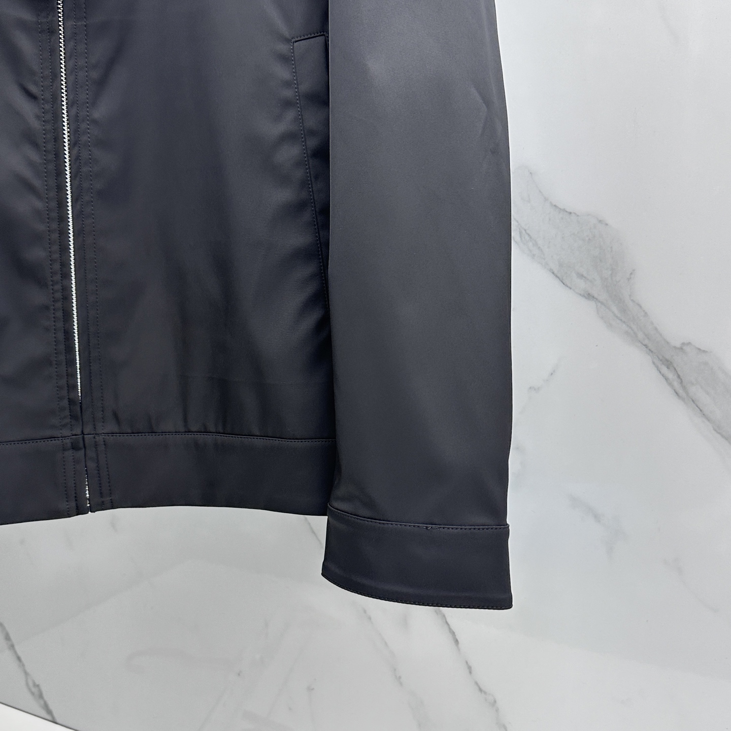 🆕LouisVuitton·路易威登 2026早春休闲系列，最新时尚翻领夹克外套.内衬满印logo，全包