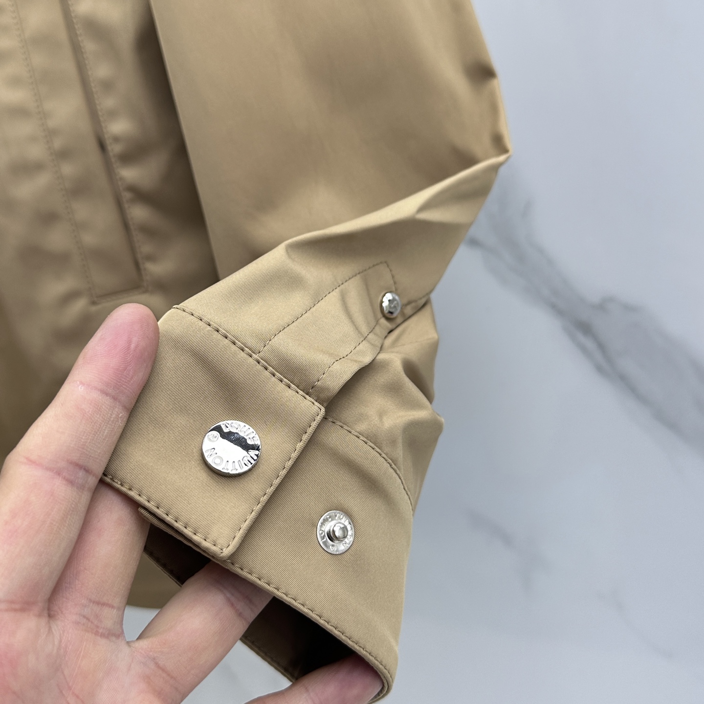 🆕LouisVuitton·路易威登 2026早春休闲系列，最新时尚翻领夹克外套.内衬满印logo，全包