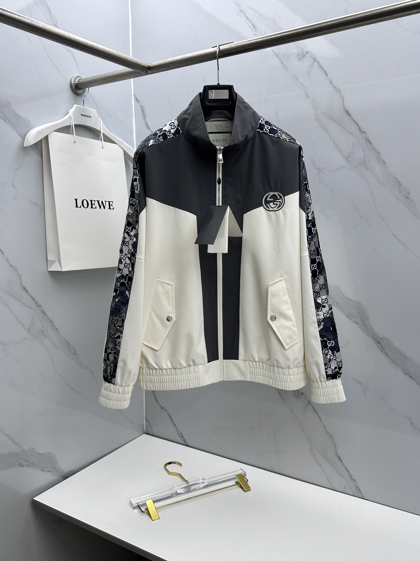🆕Gucci古驰 2026早春休闲系列，最新时尚立领夹克外套.提花织带，拼接撞色。处处细节显工艺足够的高