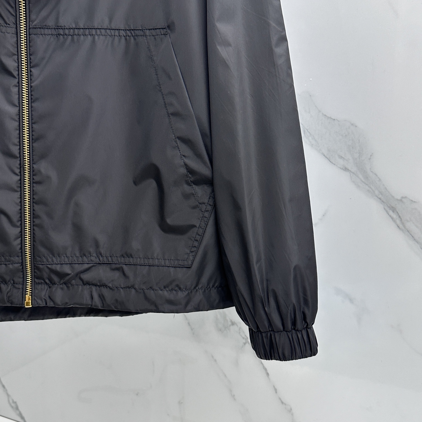 🆕Prada普拉达 2026早春休闲系列，最新时尚连帽夹克外套.古铜色三角标logo，处处细节显工艺足够