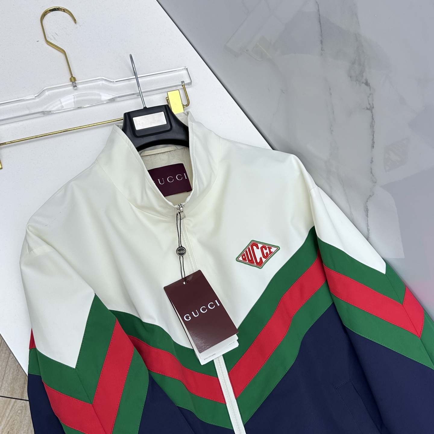 🆕Gucci古驰 2026早春休闲系列，最新时尚立领夹克外套.红绿织带。拼接撞色。高端刺绣，处处细节显工