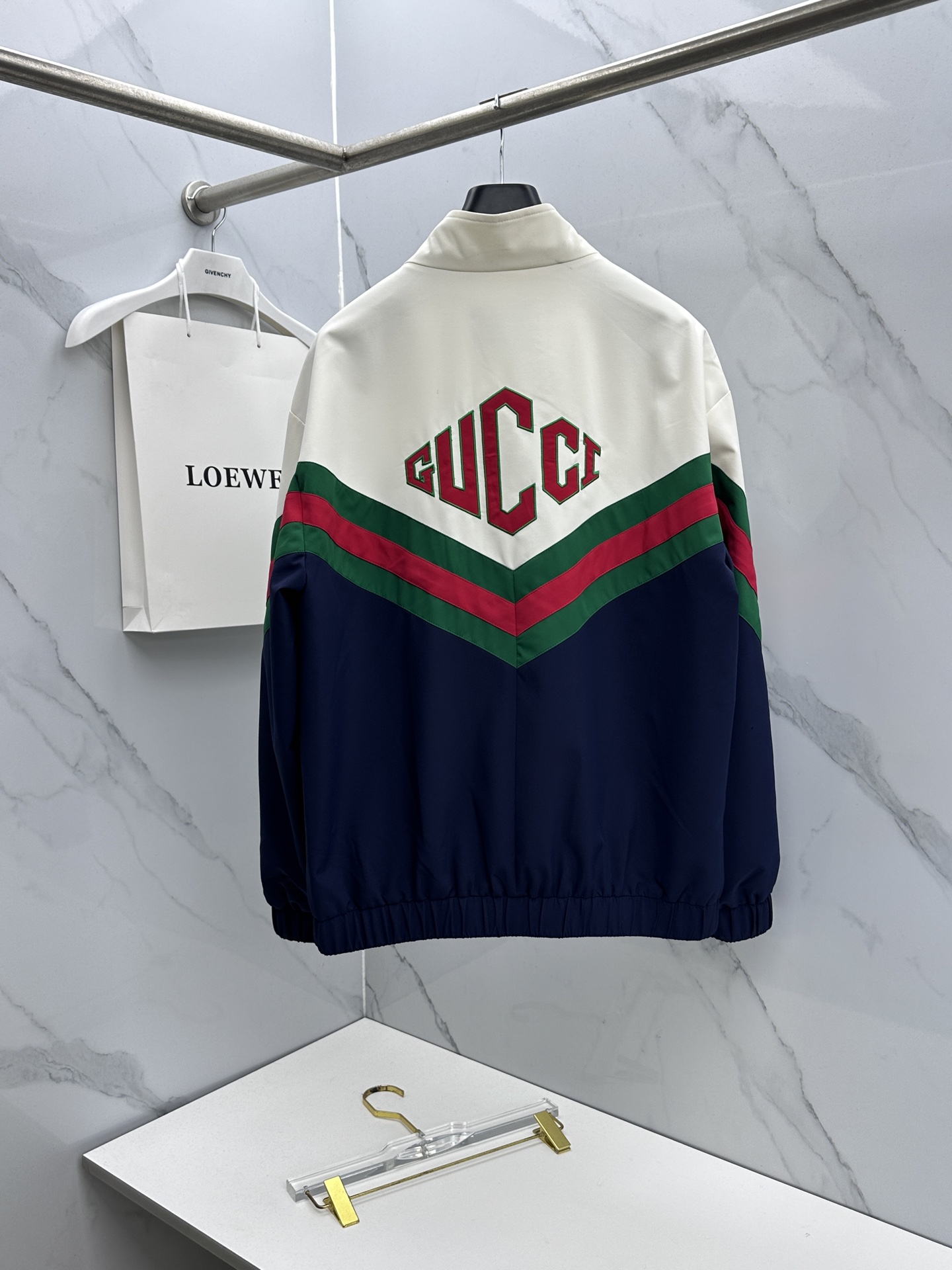 🆕Gucci古驰 2026早春休闲系列，最新时尚立领夹克外套.红绿织带。拼接撞色。高端刺绣，处处细节显工