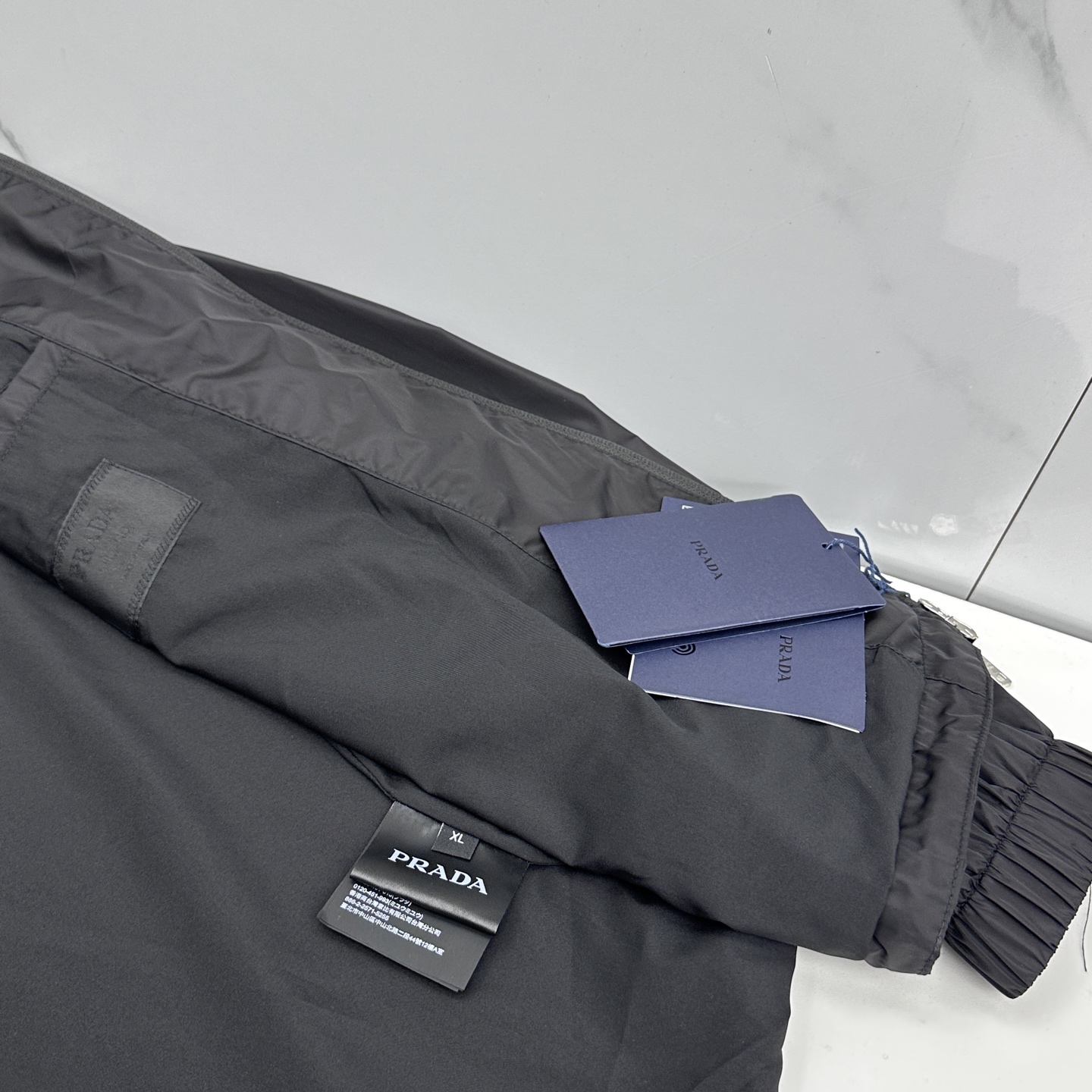 🆕Prada普拉达 2026早春休闲系列，最新时尚连帽夹克外套.经典三角标志。处处细节显工艺足够的高级 