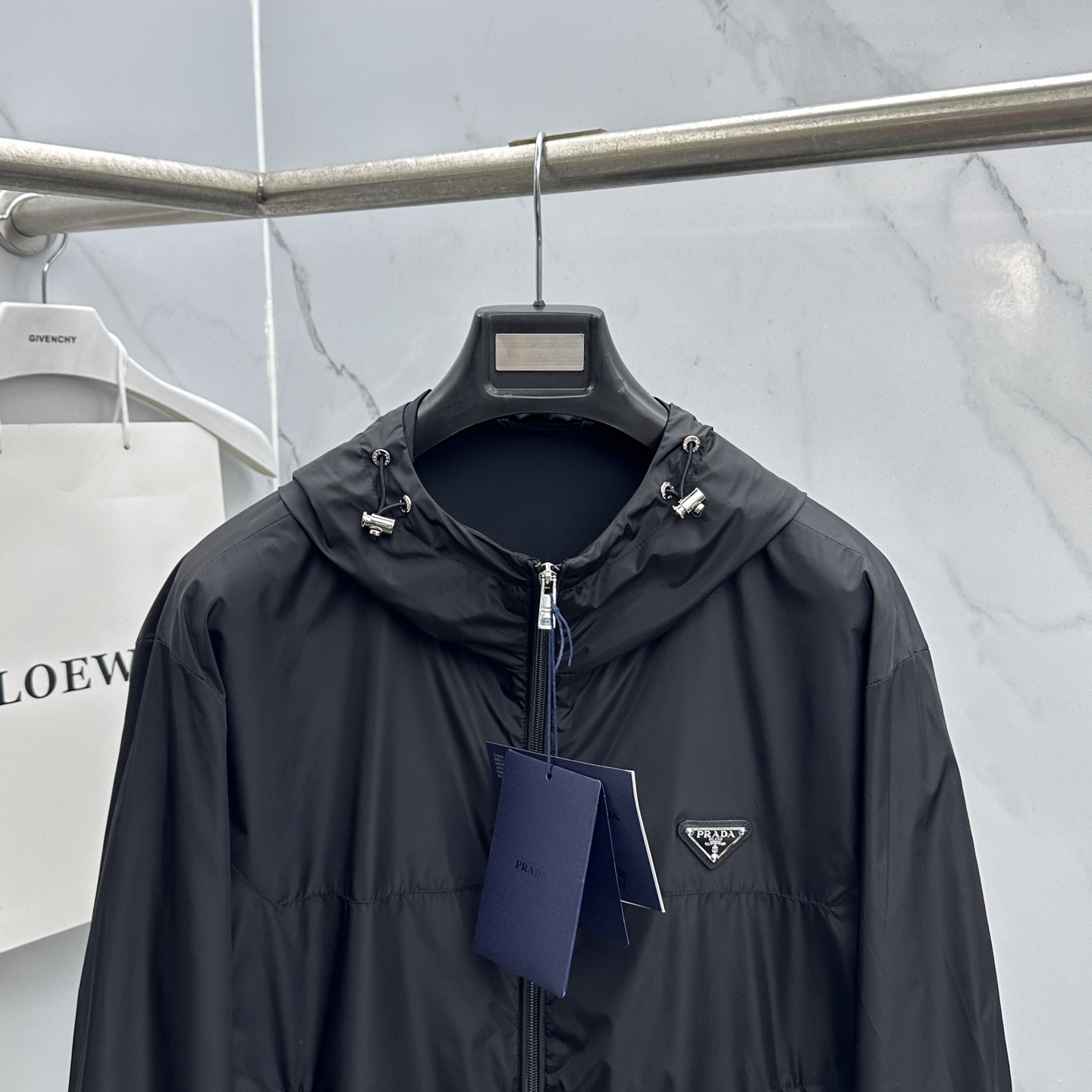 🆕Prada普拉达 2026早春休闲系列，最新时尚连帽夹克外套.经典三角标志。处处细节显工艺足够的高级 