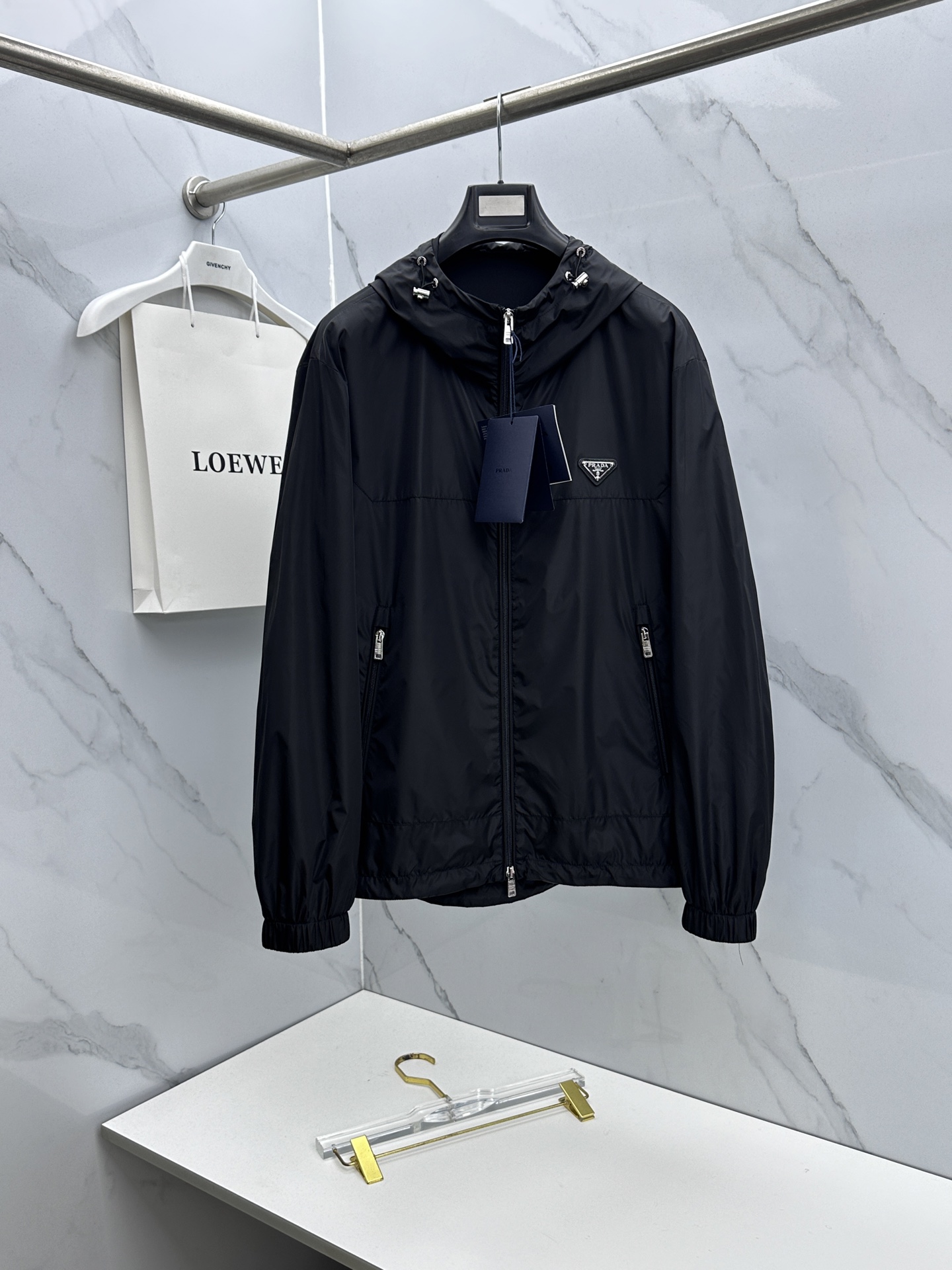 🆕Prada普拉达 2026早春休闲系列，最新时尚连帽夹克外套.经典三角标志。处处细节显工艺足够的高级 