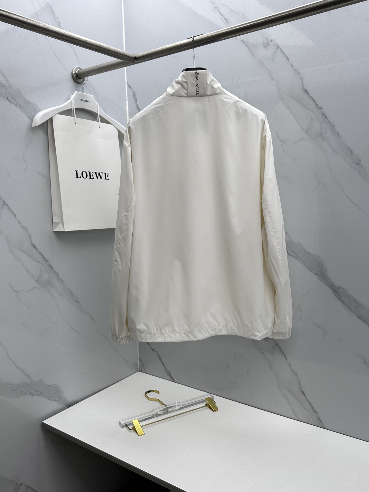 🆕Moncler蒙口 2026早春休闲系列，最新时尚立领夹克外套.丝滑轻薄，红白蓝标志性搭配。处处细节显