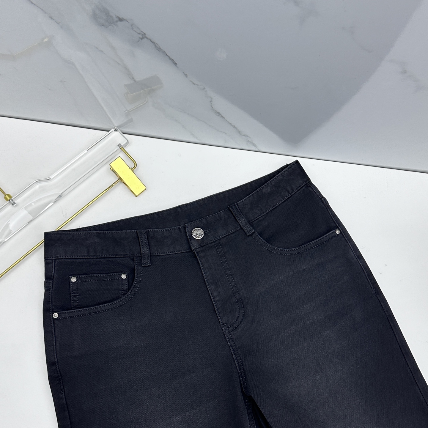 🆕Versace范思哲 男装系列属于时装圈无法复制和取代的存在，代表着意式典型的品牌 金属标志并非张扬的