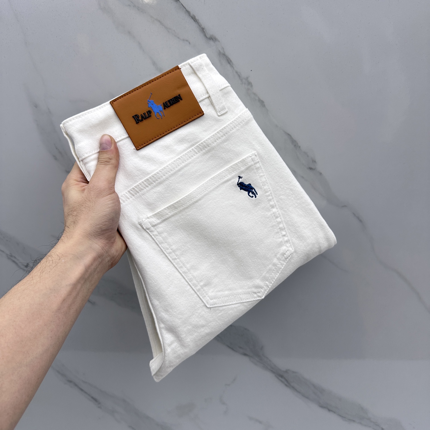 NO:735584,Ralph Lauren's high-end customization, the latest washed jeans for spring 26, are available at the counter at the same time. Original custom replicas. Customized accessories provided by customers. Original quality. Imported solid-color stretch fabrics. Breathable and comfortable. Fine workmanship and routing. Excellent upper body!  Preferred single A16 code number 29-38 no 37,,jeans,19860909拉夫劳伦 高端定制、26春季最新款洗水牛仔裤 柜台同步发售 原版定制复刻 客供定制辅料 原单品质 进口固色弹力面料 透气舒适.做工走线精细 上身绝佳！优选单A16 码数29-38无37,,jeans,,Men's clothing