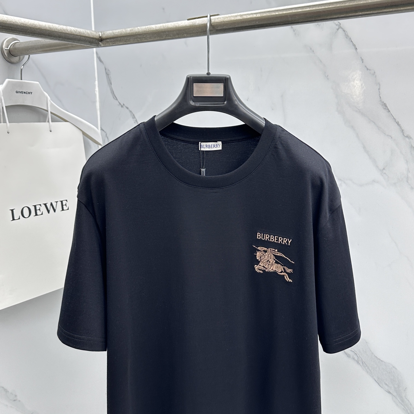 🆕Burberry巴宝莉 新款首发专柜最新款短袖圆领T恤 高端订制 胸前品牌logo重工艺设计 高端长绒