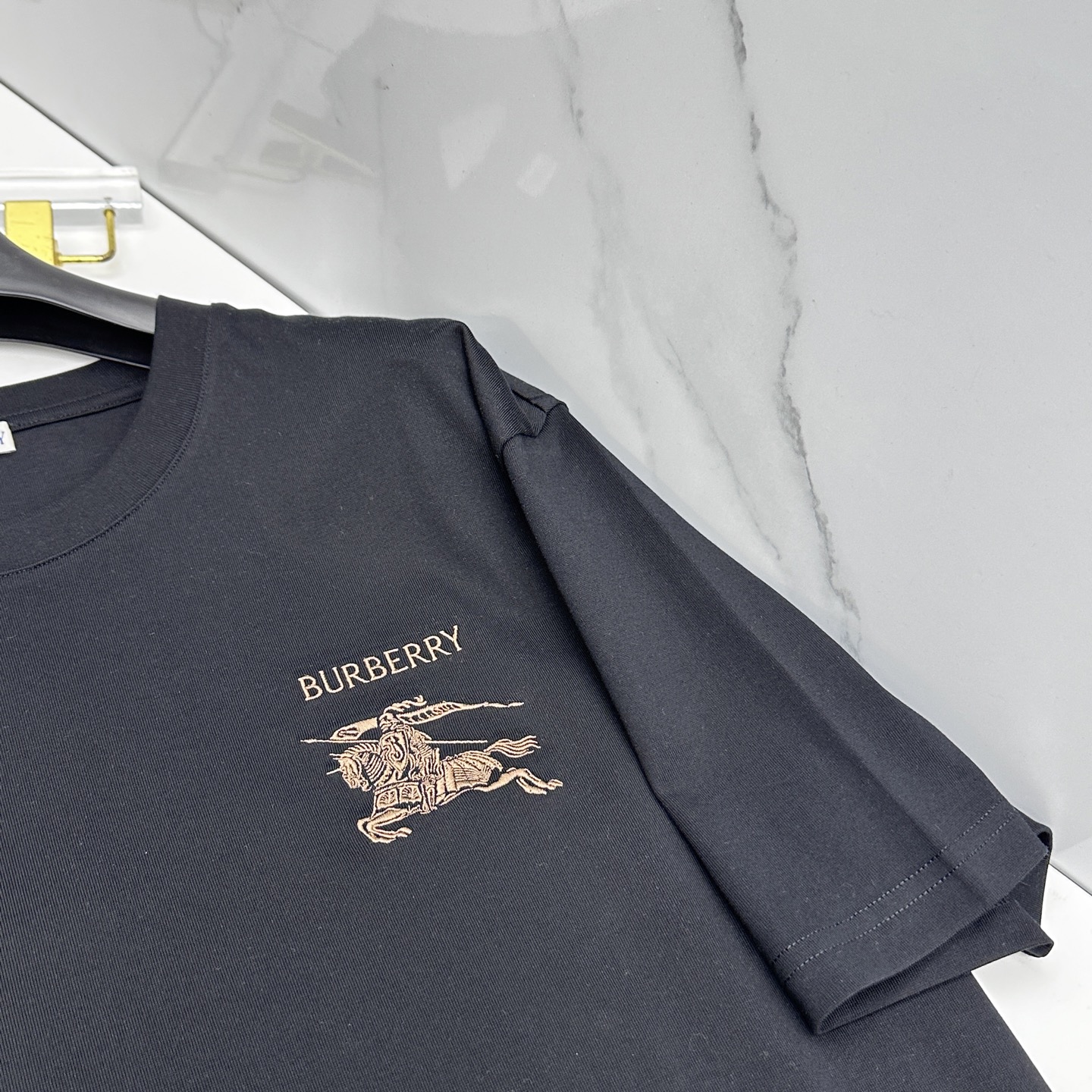 🆕Burberry巴宝莉 新款首发专柜最新款短袖圆领T恤 高端订制 胸前品牌logo重工艺设计 高端长绒