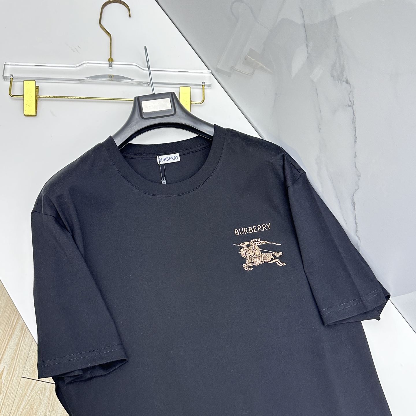 🆕Burberry巴宝莉 新款首发专柜最新款短袖圆领T恤 高端订制 胸前品牌logo重工艺设计 高端长绒