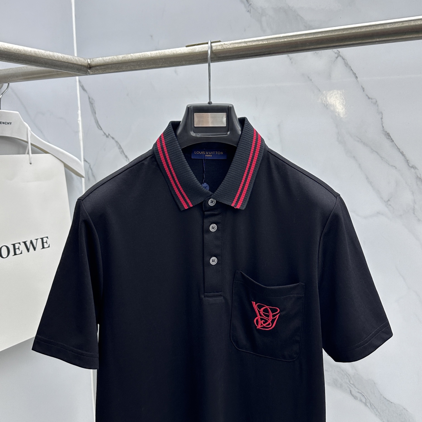 🆕LV 2026春夏新款翻领Polo衫短袖T恤 简洁时尚百搭 胸口刺绣logo 螺纹针织领口 定制进口定