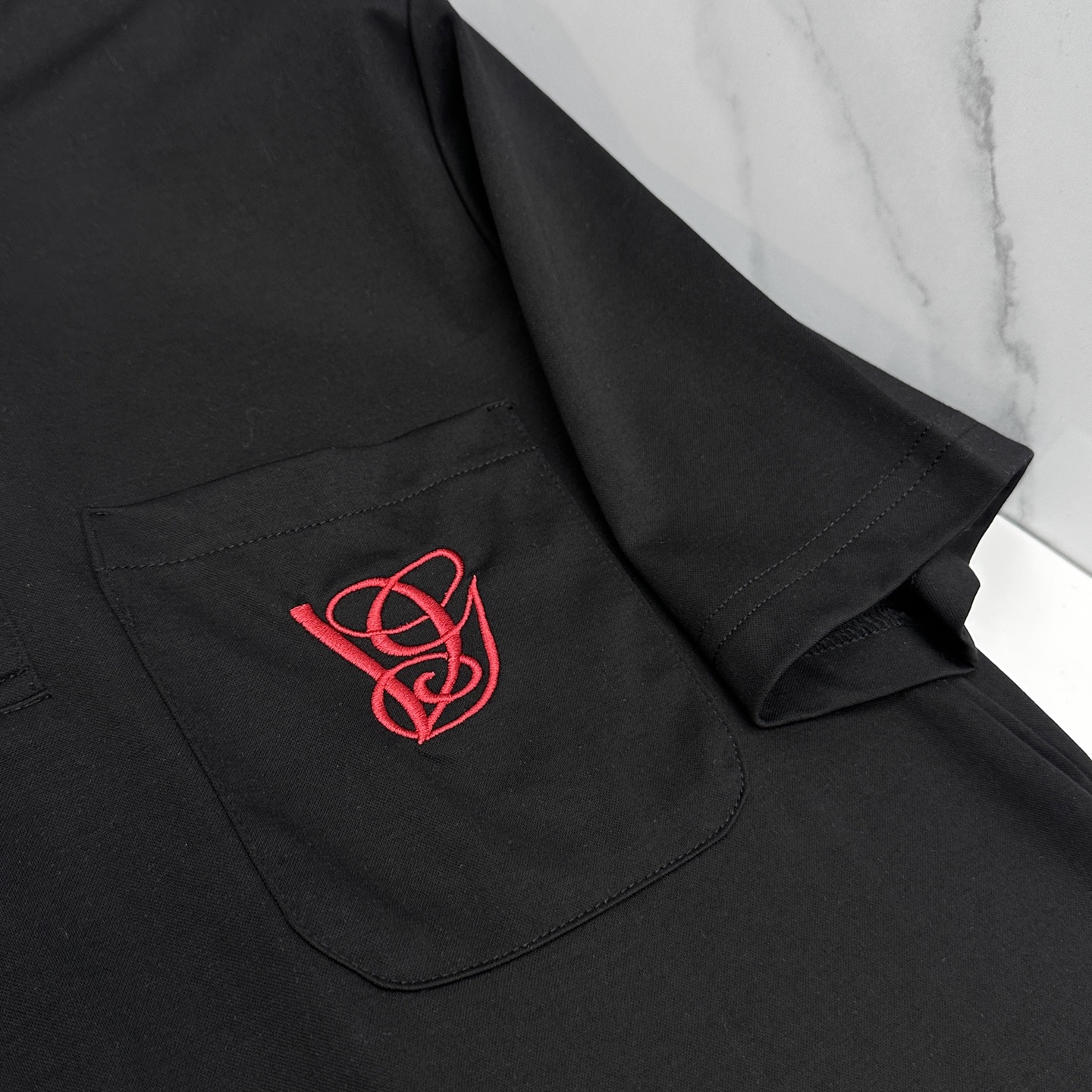 🆕LV 2026春夏新款翻领Polo衫短袖T恤 简洁时尚百搭 胸口刺绣logo 螺纹针织领口 定制进口定