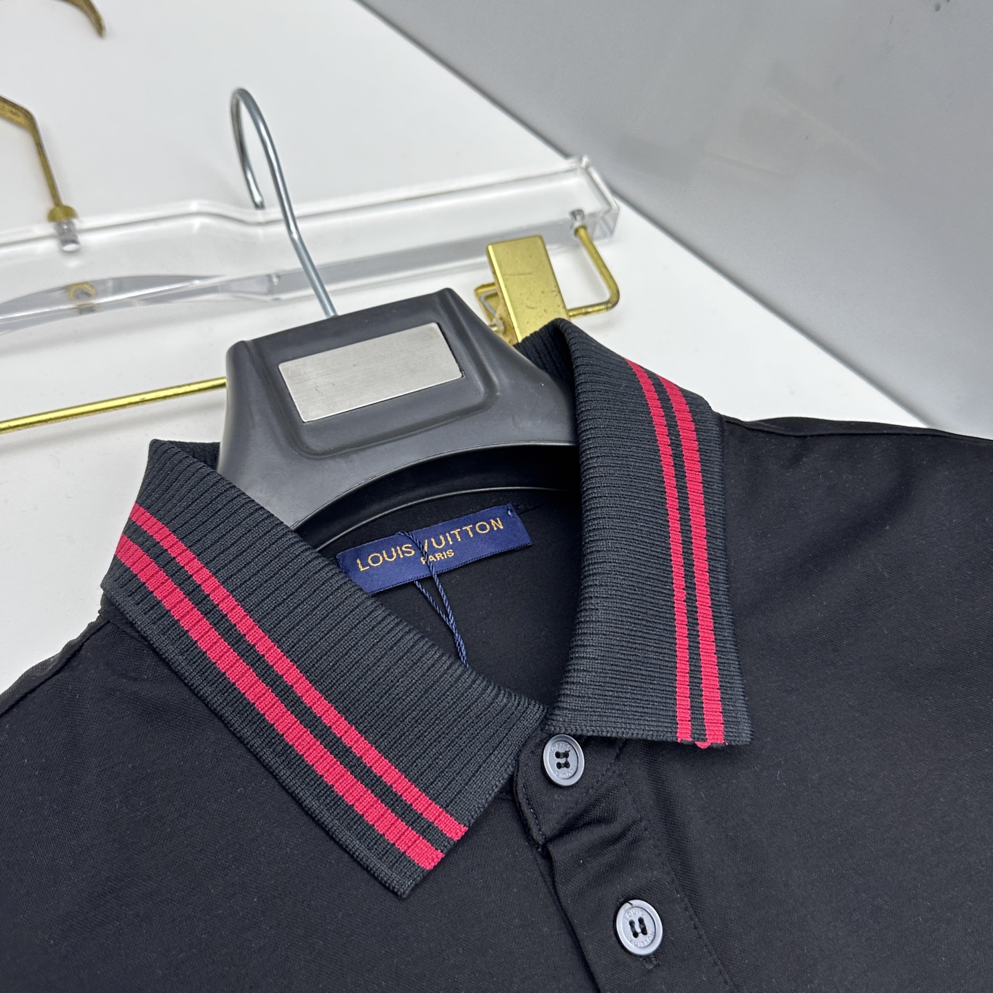 🆕LV 2026春夏新款翻领Polo衫短袖T恤 简洁时尚百搭 胸口刺绣logo 螺纹针织领口 定制进口定