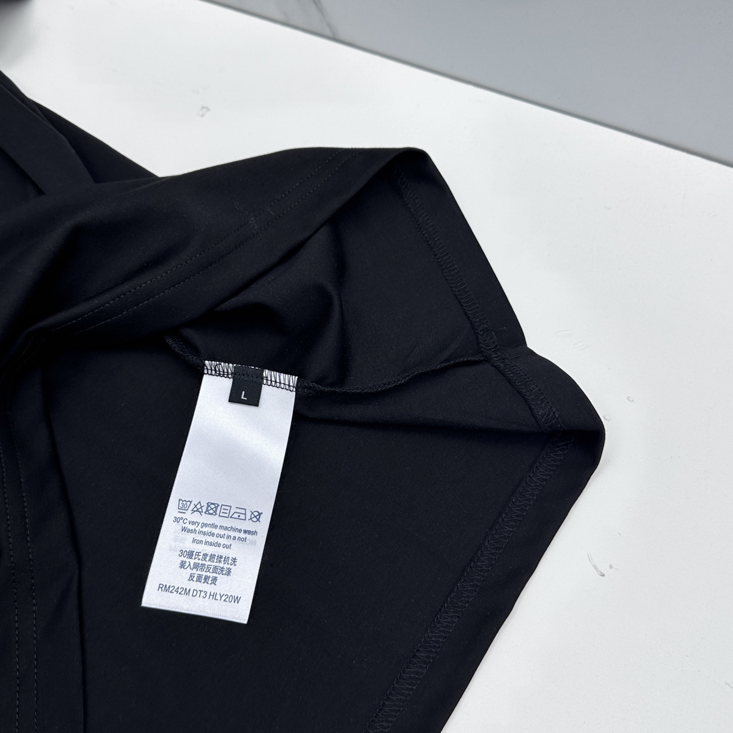 🆕LV 2026春夏新款翻领Polo衫短袖T恤 简洁时尚百搭 胸口刺绣logo 螺纹针织领口 定制进口定