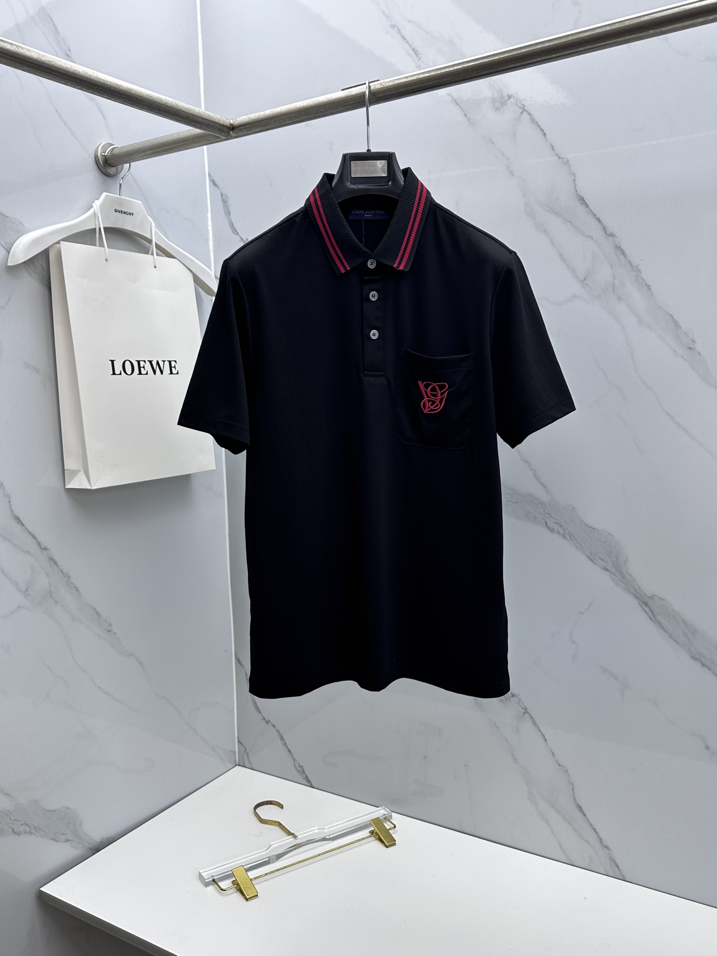 🆕LV 2026春夏新款翻领Polo衫短袖T恤 简洁时尚百搭 胸口刺绣logo 螺纹针织领口 定制进口定