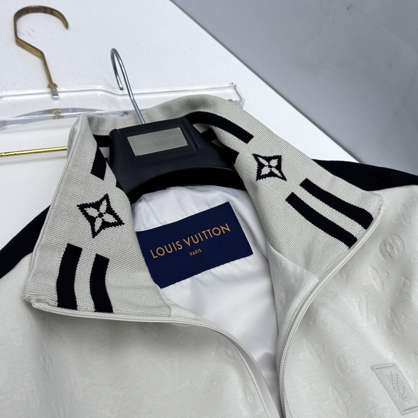 🆕LV 2026ss春季新款立领夹克外套全高端版本！高定专柜面料辅料，透气舒适度高，细节无可挑剔，做工考
