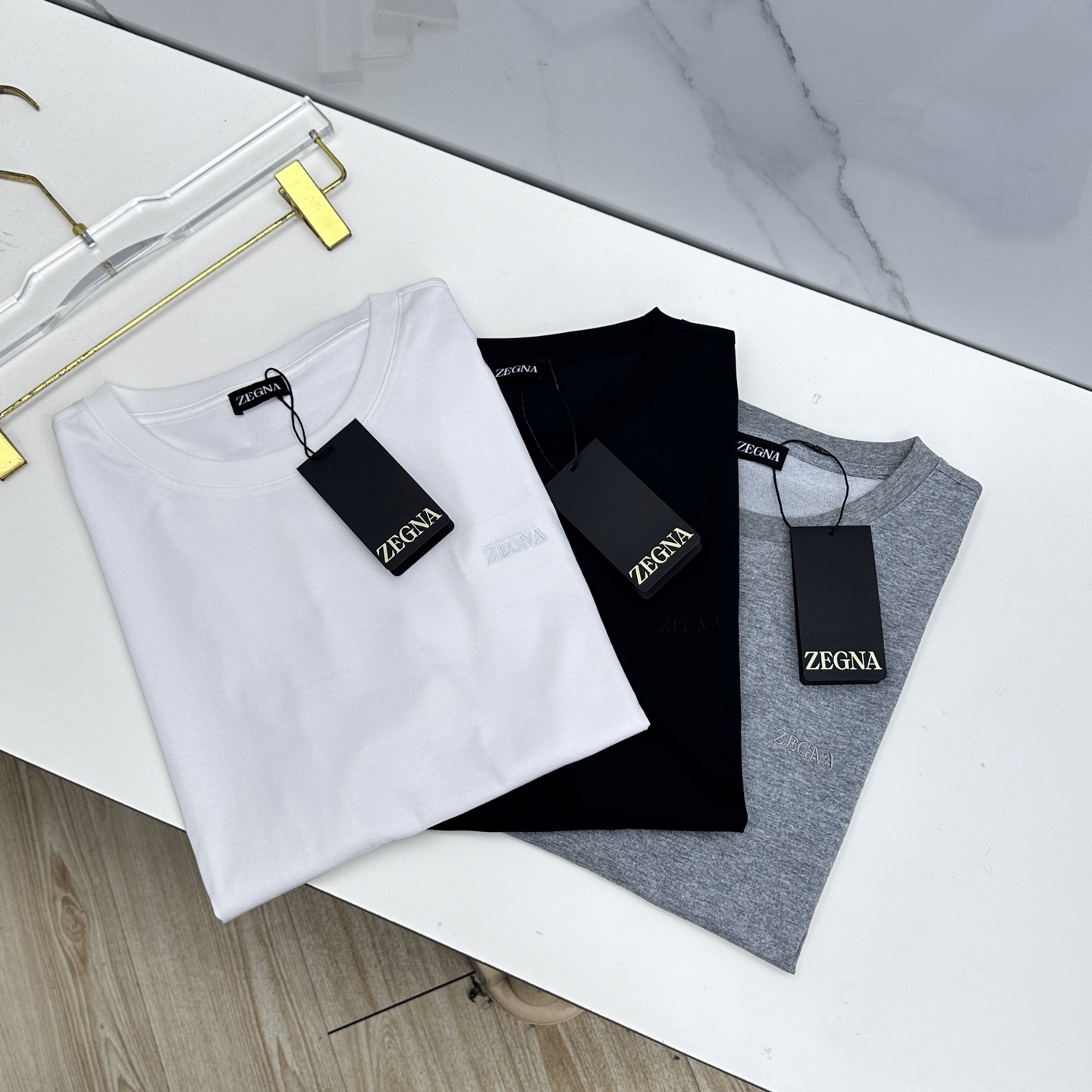 NO:757004,ZEGNA Zegna's new debut counter, the latest short-sleeved round-neck T-shirt, high-end customization official website synchronization, simple and everyday, high-end long-staple cotton fabric. Soft to the touch. Comfortable to wear. Counter-level exquisite stitching. Fine workmanship. Very wide and hammered!  A must-have item for a stylish man!  Three standard complete hz sizes M-3XL,,zegna,T-shirt,tees,t-shirt,19860909ZEGNA杰尼亚 新款首发专柜最新款短袖圆领T恤 高端订制官网同步 简约日常 高端长绒棉面料.手感柔软.穿着舒适.专柜级别精致车线.做工精细.挺阔有锤坠感！型男必备单品！三标齐全hz 尺码M-3XL,,zegna,T-shirt,tees，t-shirt,,Men's clothing